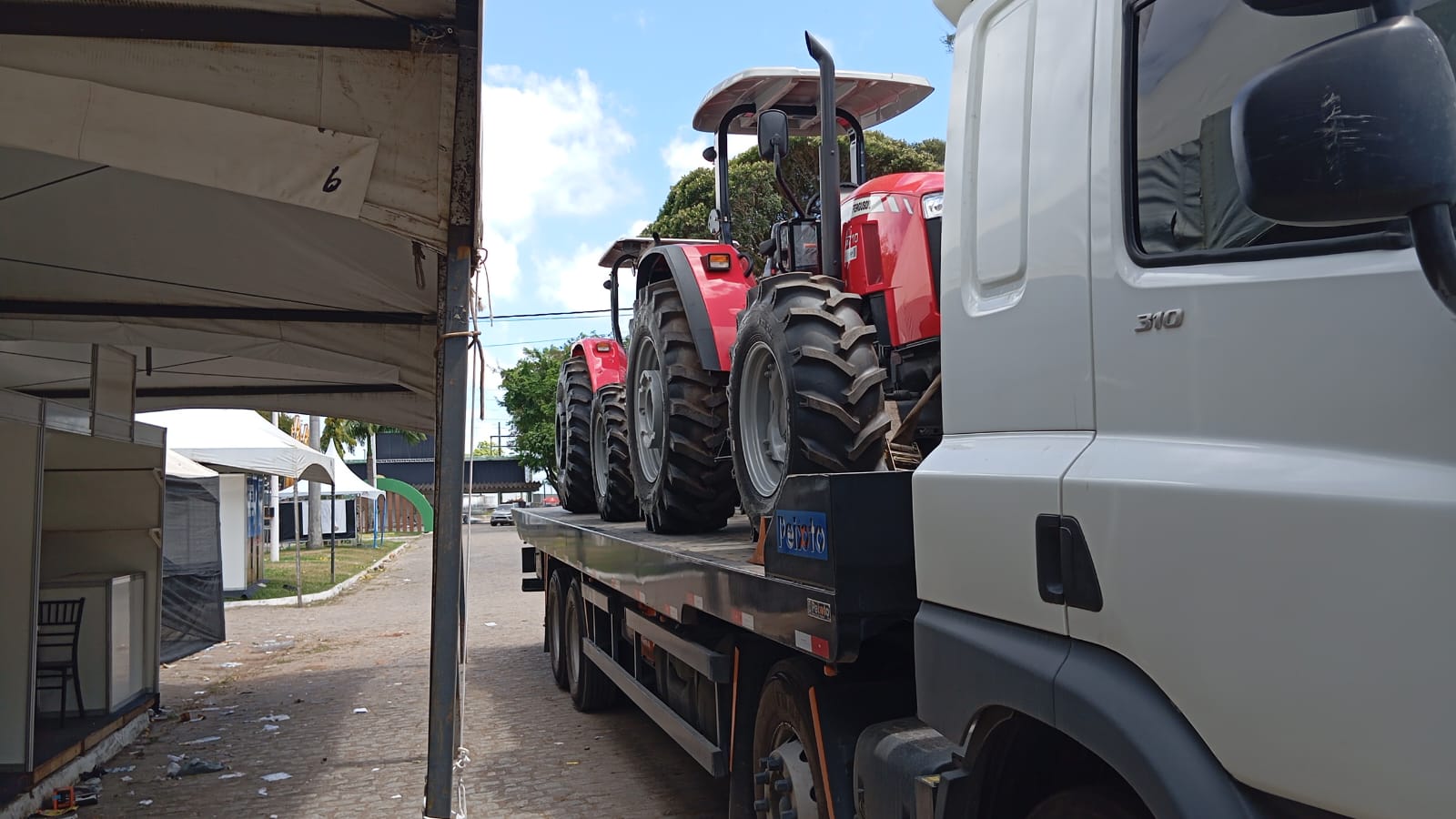 Transporte de tratores